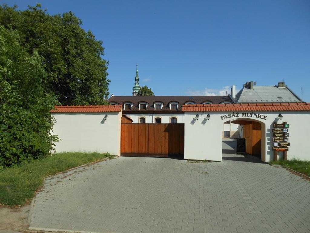 Apartmany A Ubytovani Mlynice Litovel Exterior photo